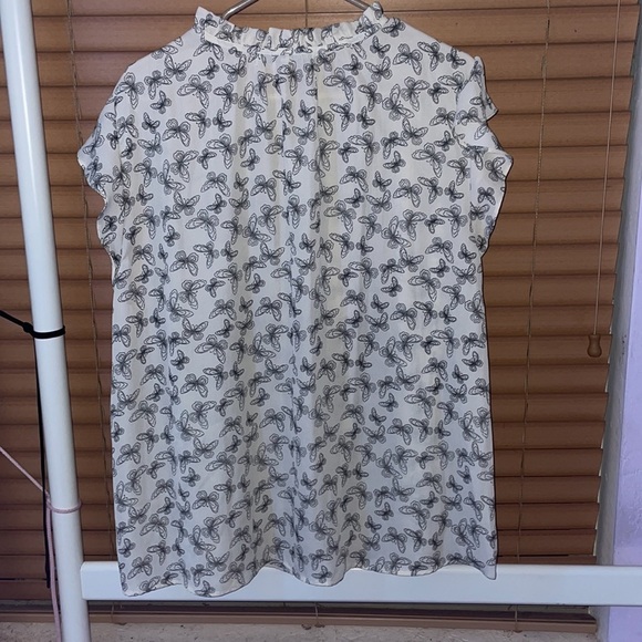 Butterfly blouse with tie front womens 3X - Picture 3 of 5